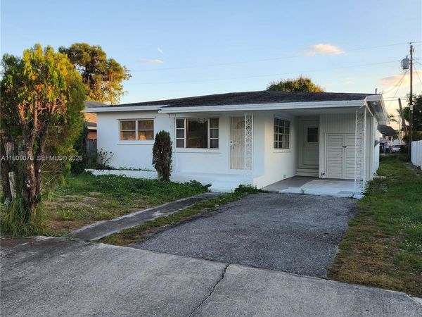 1547 W 10th St, Riviera Beach, FL 33404