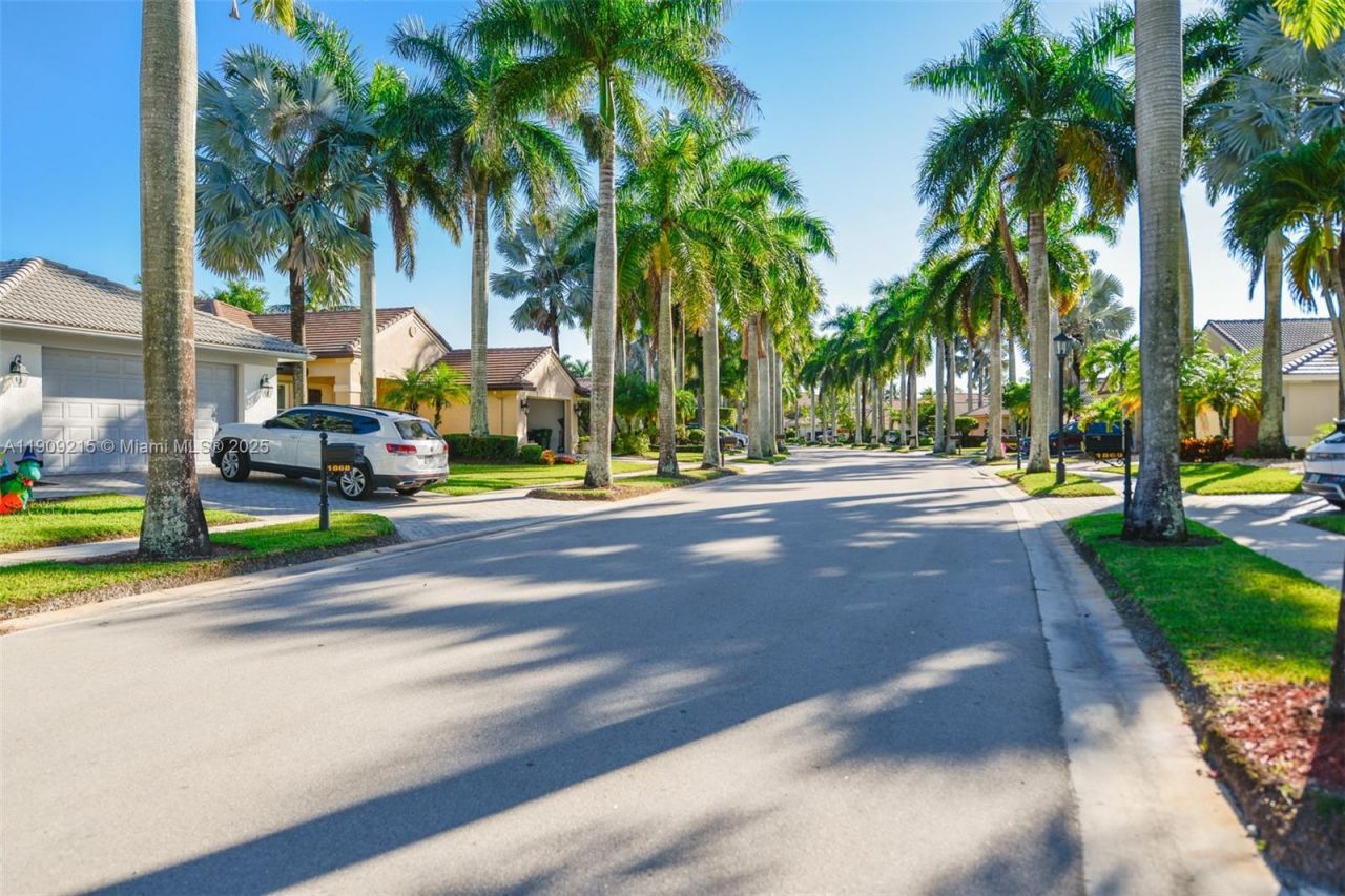 1868 Harbor View Cir, Weston, FL 33327 Photo