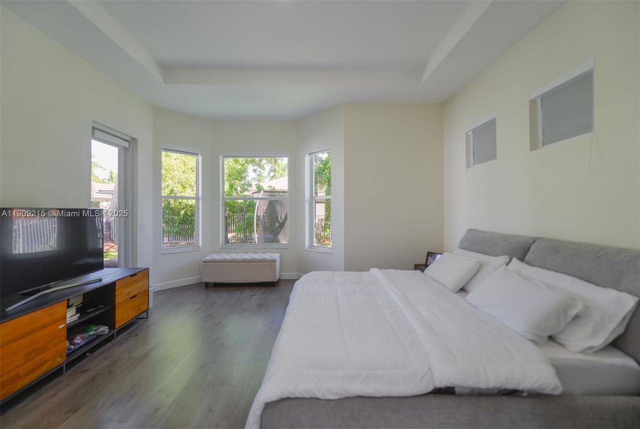 1868 Harbor View Cir, Weston, FL 33327 Photo