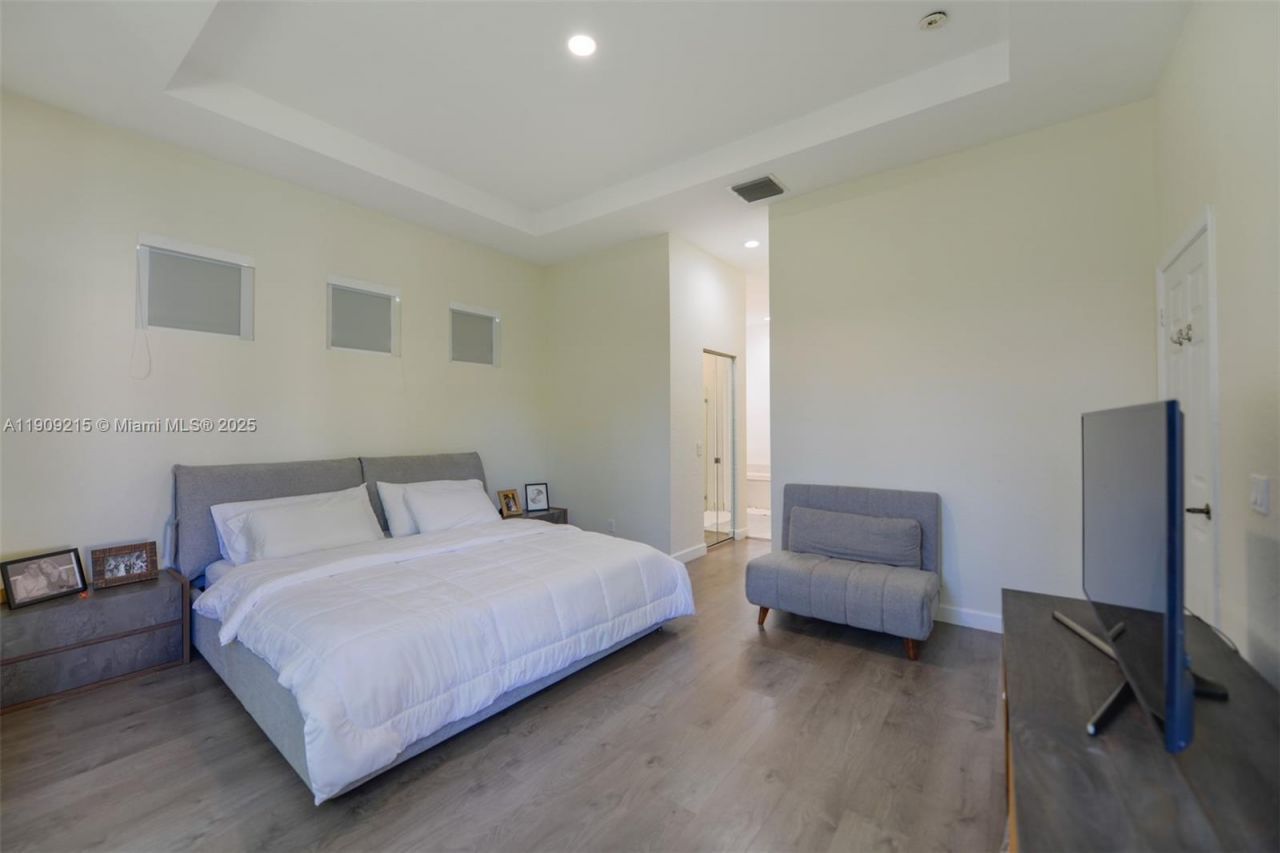 1868 Harbor View Cir, Weston, FL 33327 Photo