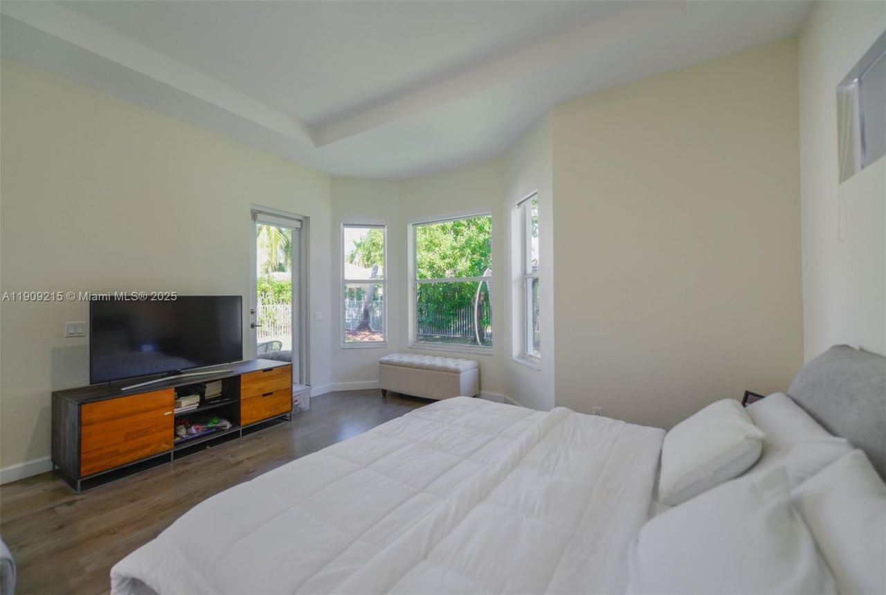 1868 Harbor View Cir, Weston, FL 33327 Photo