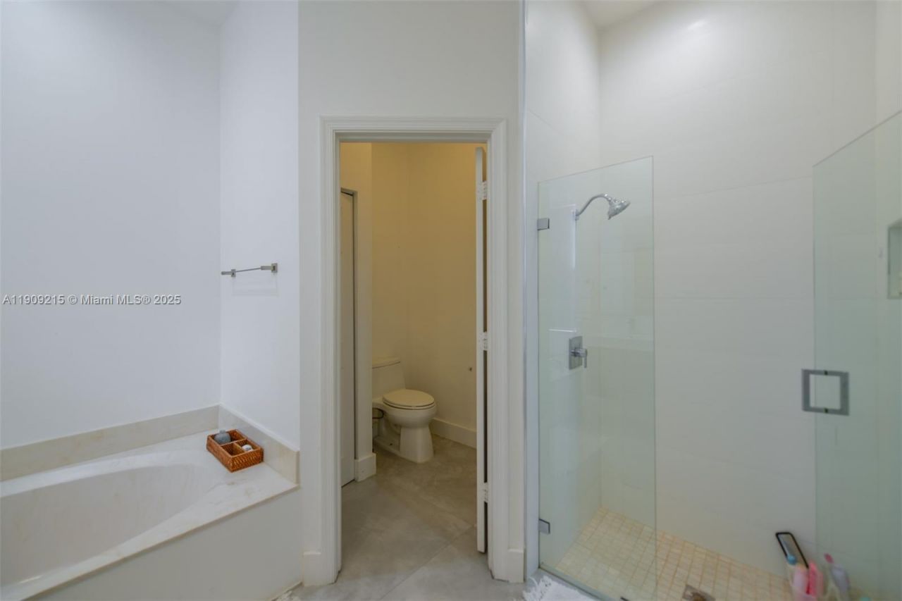 1868 Harbor View Cir, Weston, FL 33327 Photo