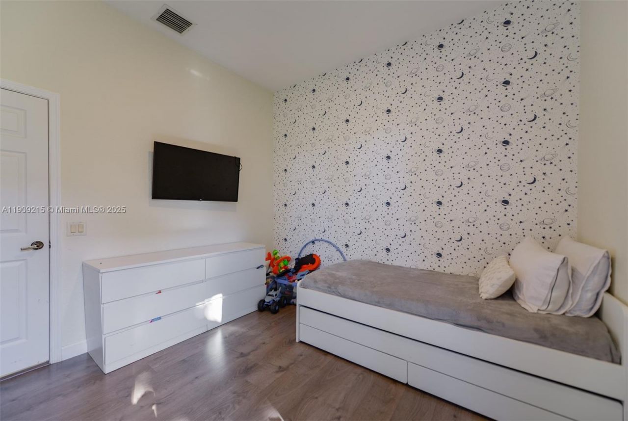 1868 Harbor View Cir, Weston, FL 33327 Photo