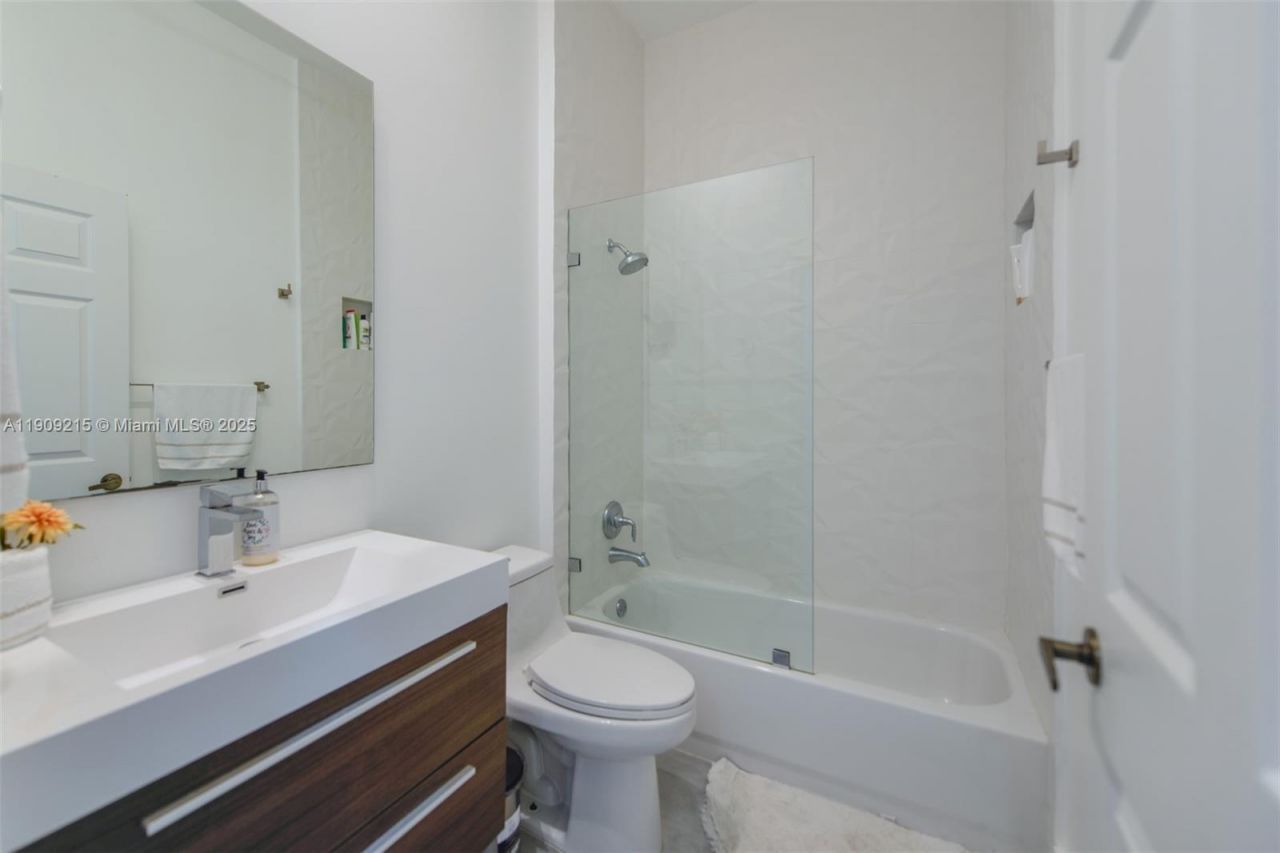 1868 Harbor View Cir, Weston, FL 33327 Photo