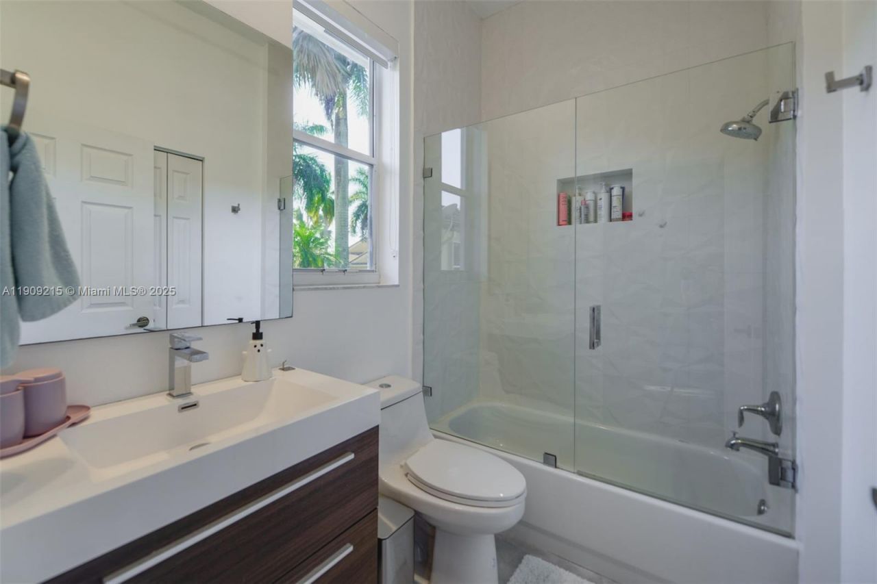 1868 Harbor View Cir, Weston, FL 33327 Photo