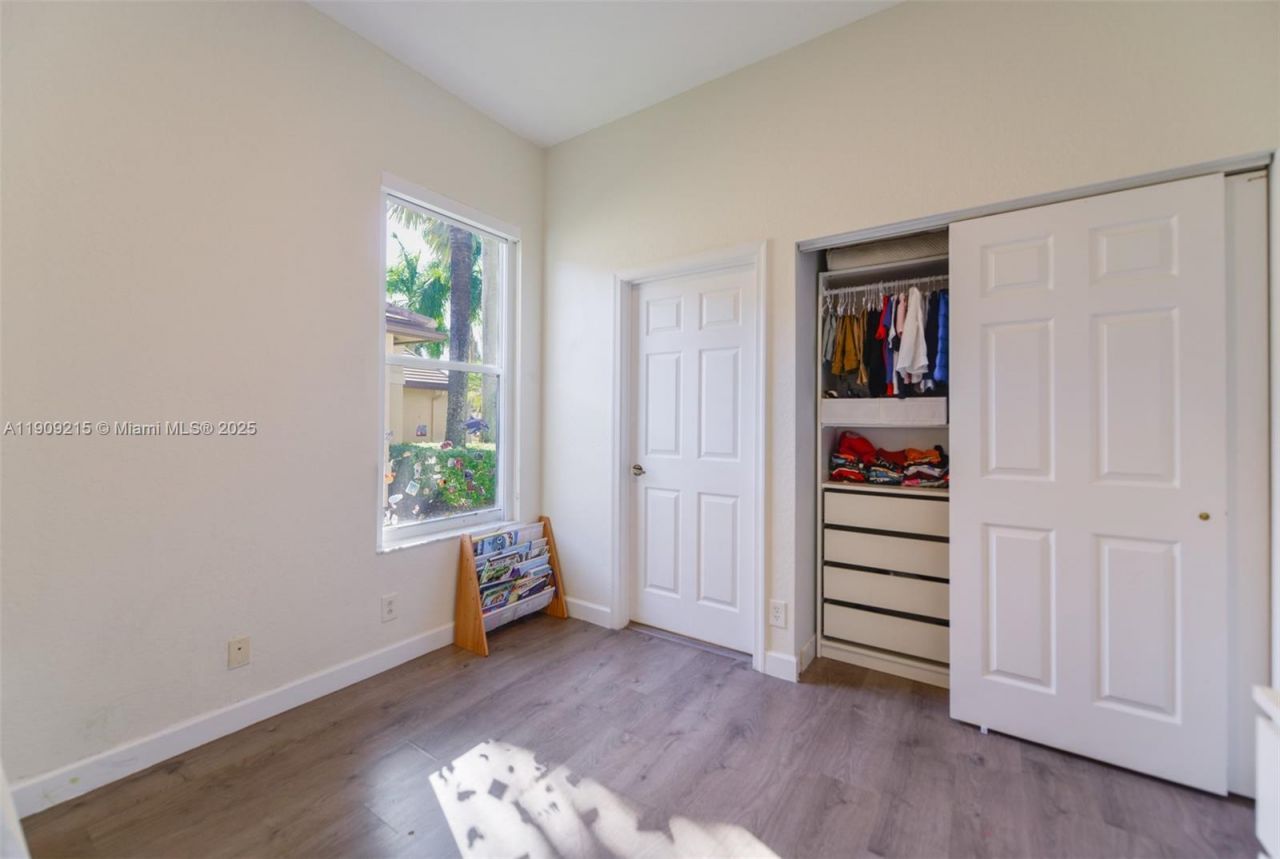 1868 Harbor View Cir, Weston, FL 33327 Photo