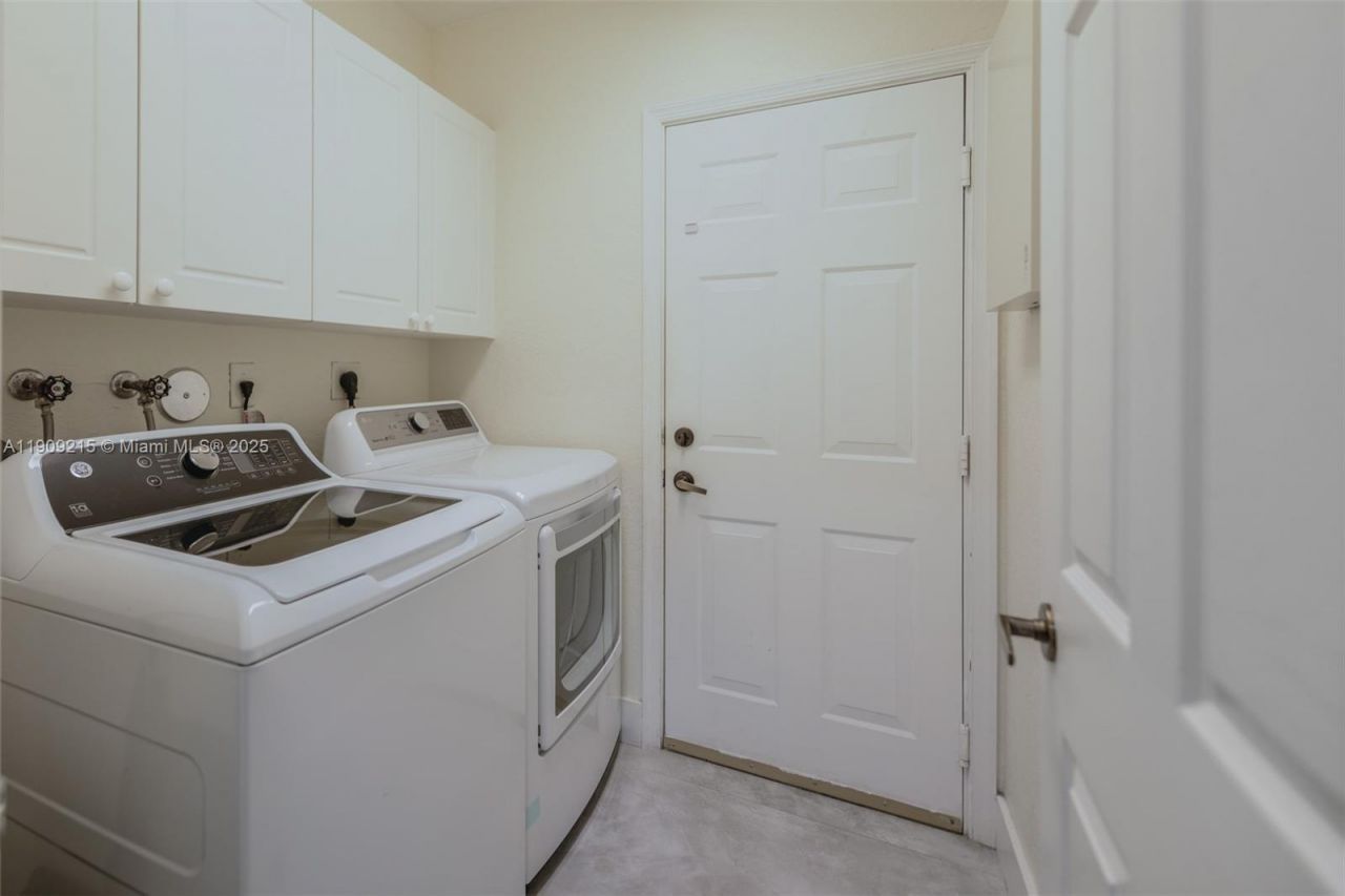 1868 Harbor View Cir, Weston, FL 33327 Photo