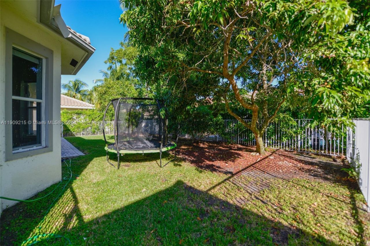 1868 Harbor View Cir, Weston, FL 33327 Photo