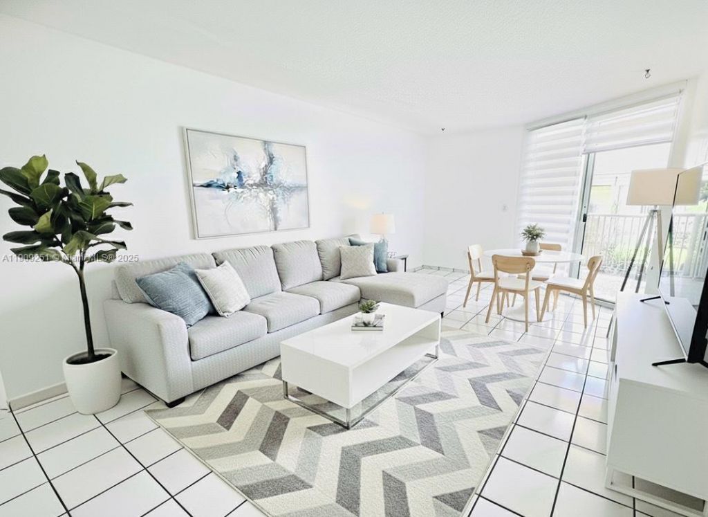 1750 W 46th St, Unit 535, Hialeah, FL 33012 Photo