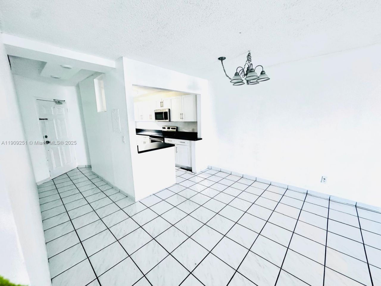 1750 W 46th St, Unit 535, Hialeah, FL 33012 Photo