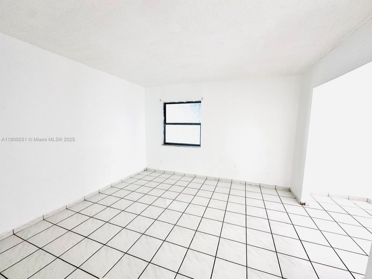 1750 W 46th St, Unit 535, Hialeah, FL 33012 Photo