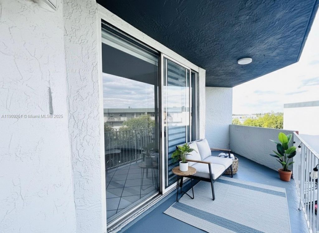 1750 W 46th St, Unit 535, Hialeah, FL 33012 Photo