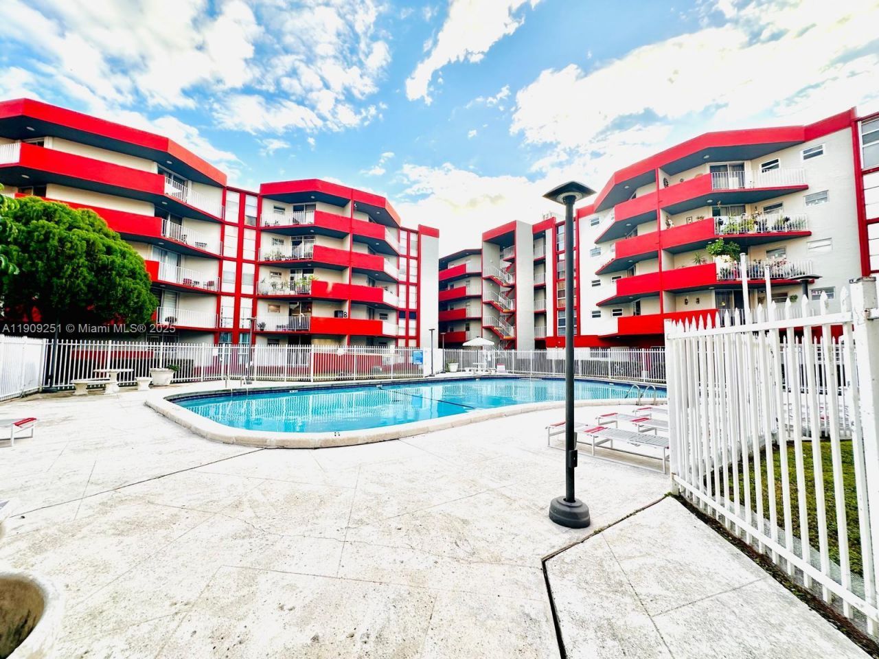 1750 W 46th St, Unit 535, Hialeah, FL 33012 Photo