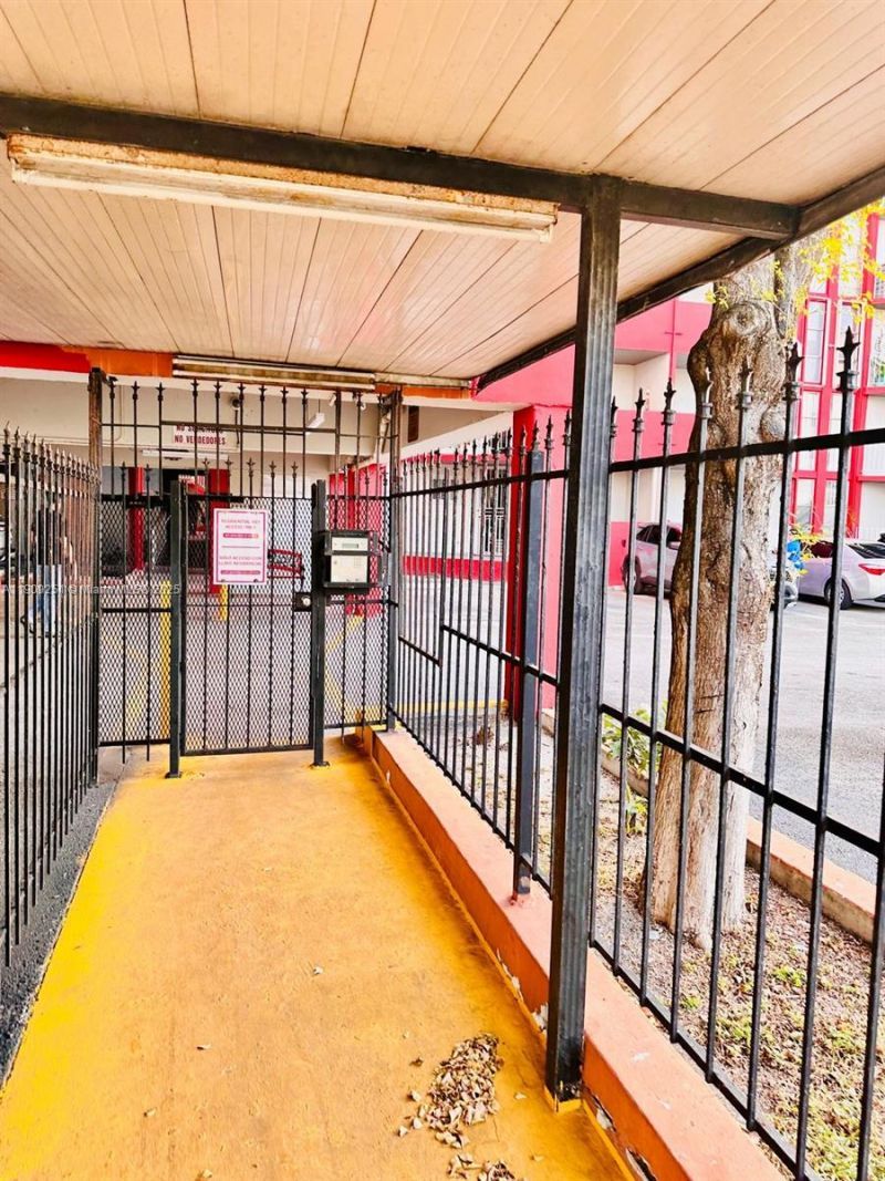 1750 W 46th St, Unit 535, Hialeah, FL 33012 Photo