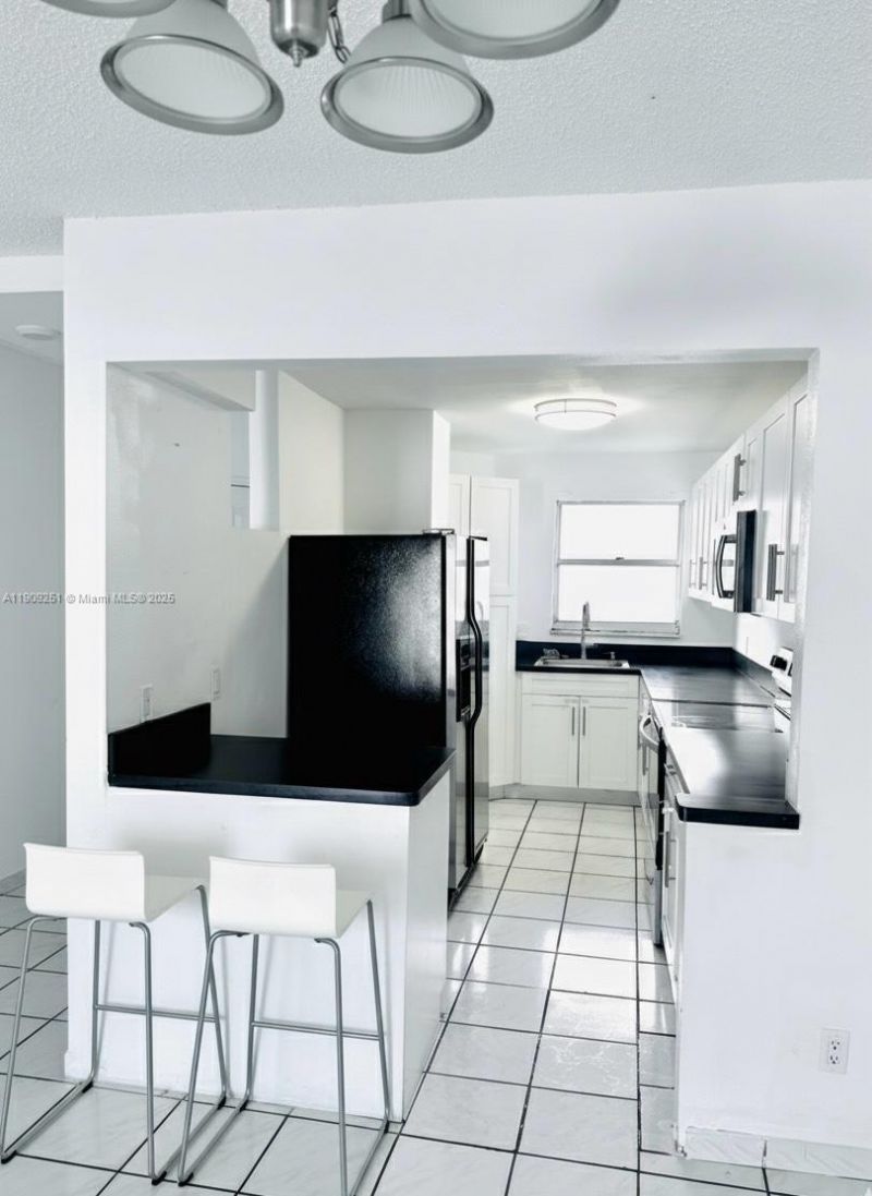 1750 W 46th St, Unit 535, Hialeah, FL 33012 Photo