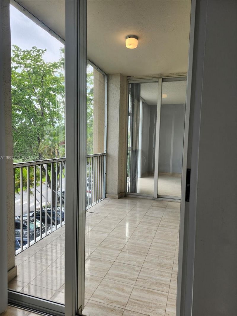 9805 NW 52nd St, Unit 312, Doral, FL 33178 Photo