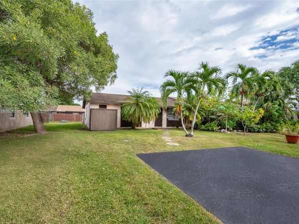 13579 SW 49th Ter, Miami, FL 33175