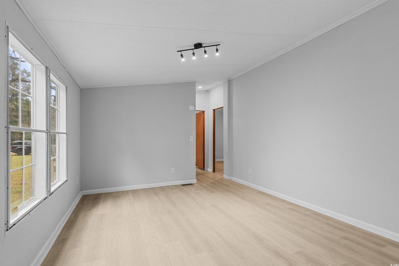 136 Vernon Way Photo 12