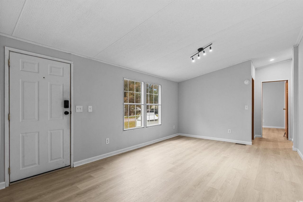 136 Vernon Way Photo 13