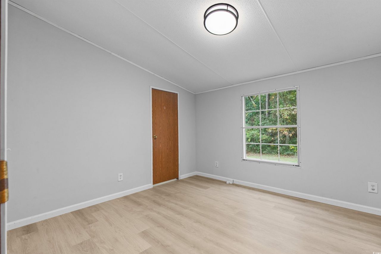 136 Vernon Way Photo 16