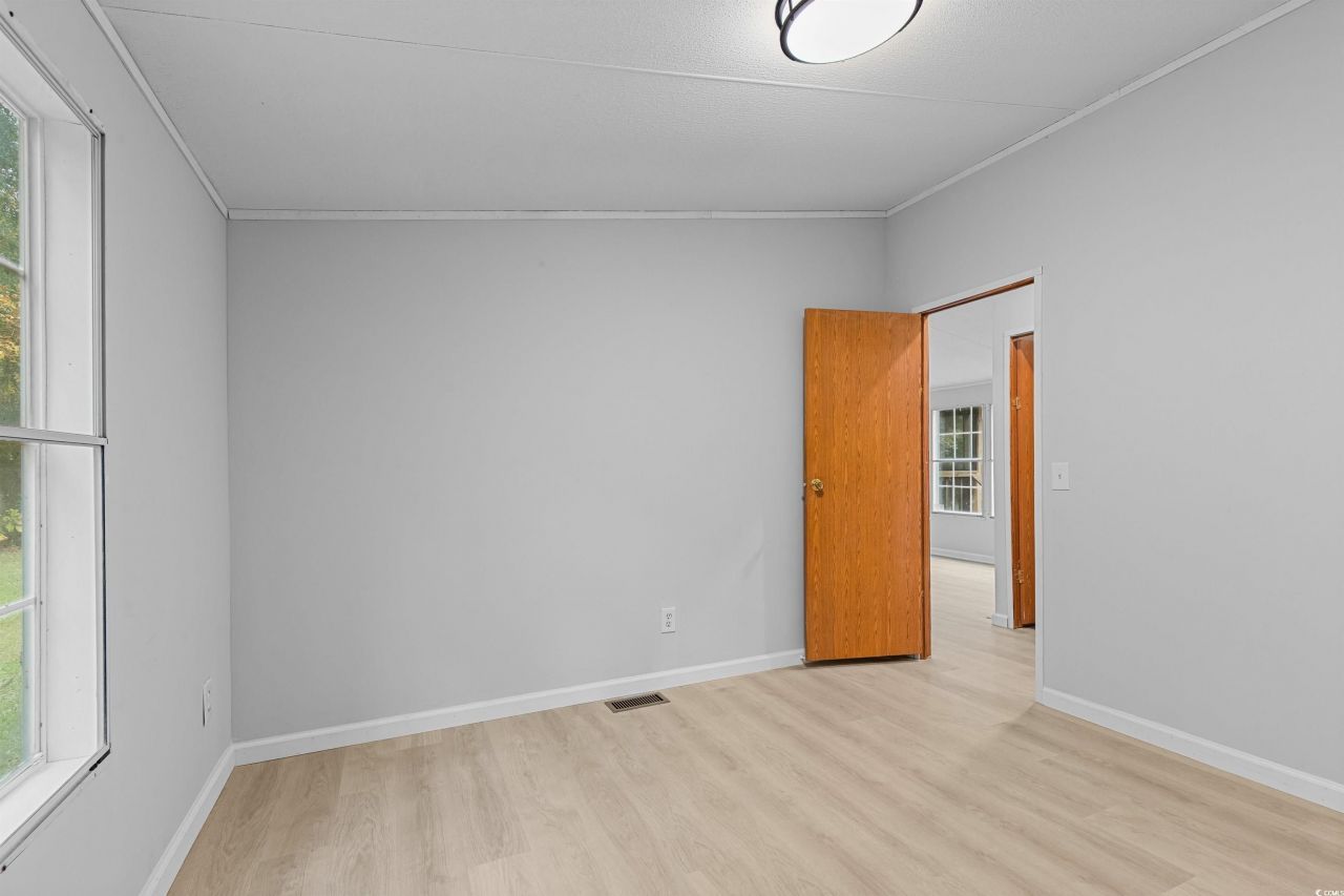 136 Vernon Way Photo 17