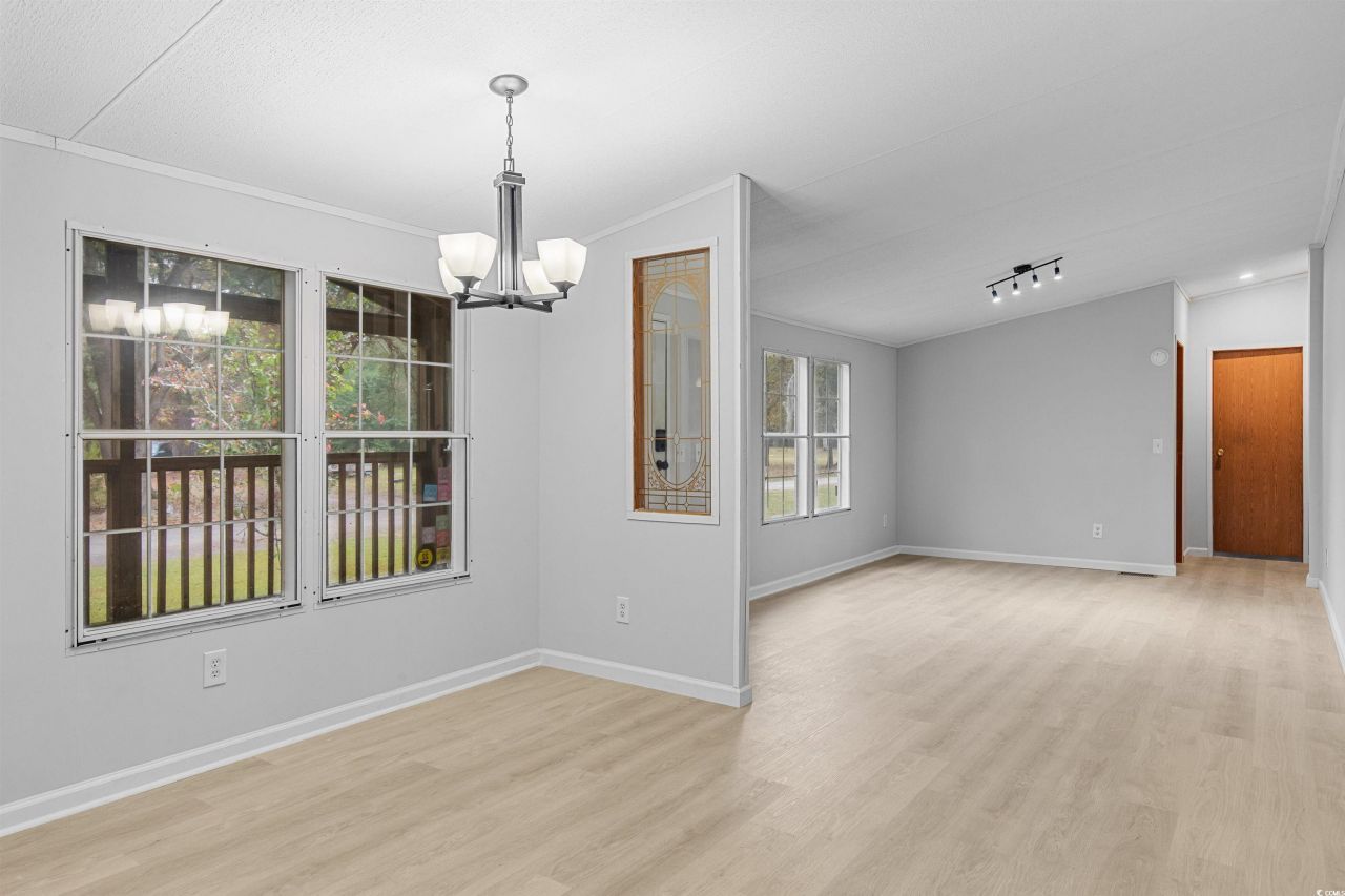 136 Vernon Way Photo 22