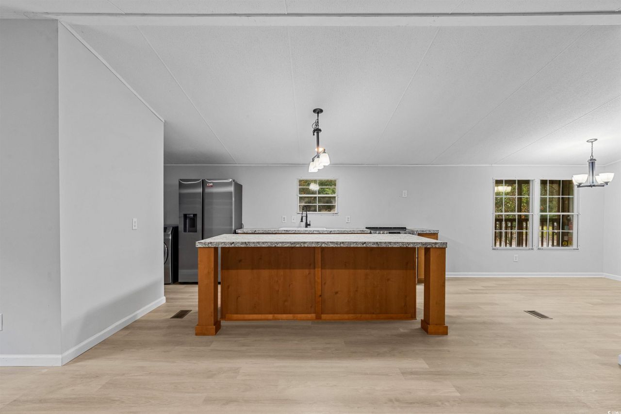 136 Vernon Way Photo 24