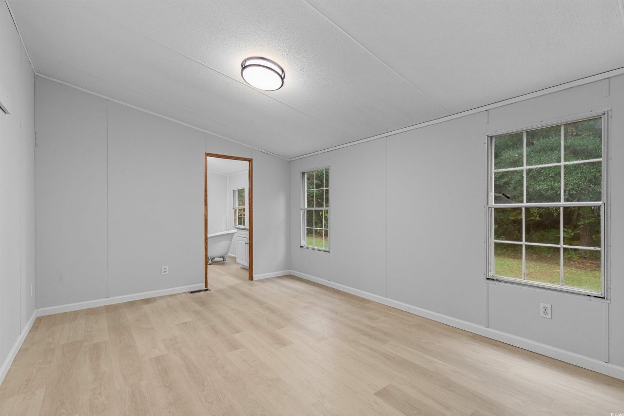 136 Vernon Way Photo 32