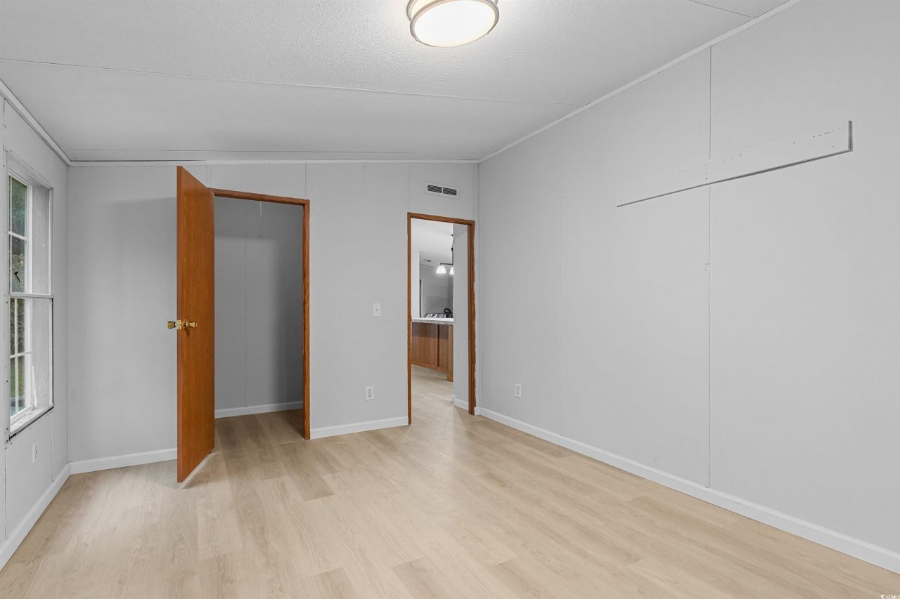 136 Vernon Way Photo 33