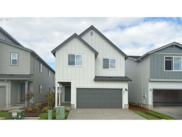 2219 Sawtelle DR, Woodburn, OR 97071