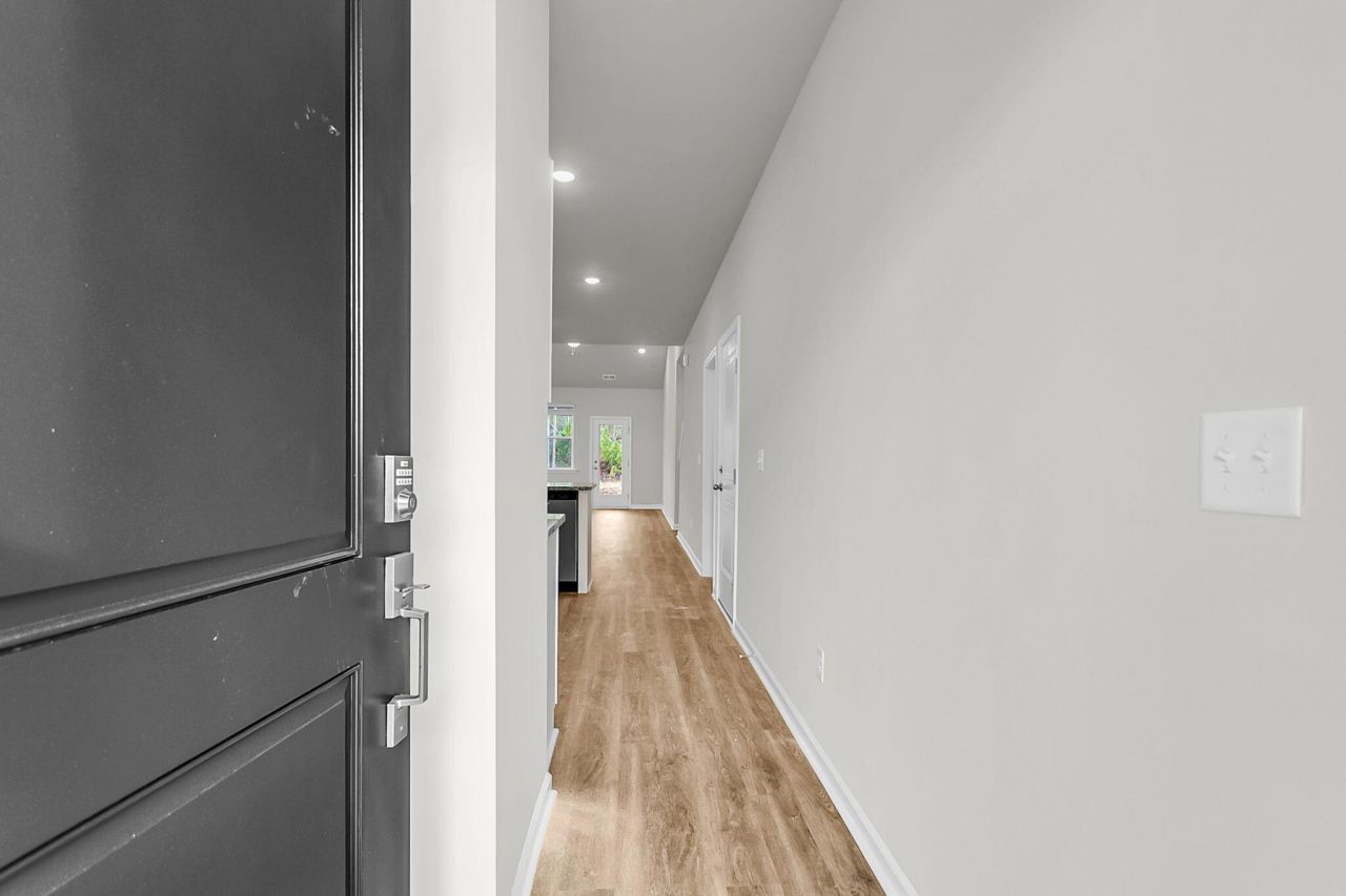 314 Clipper Court Photo 4