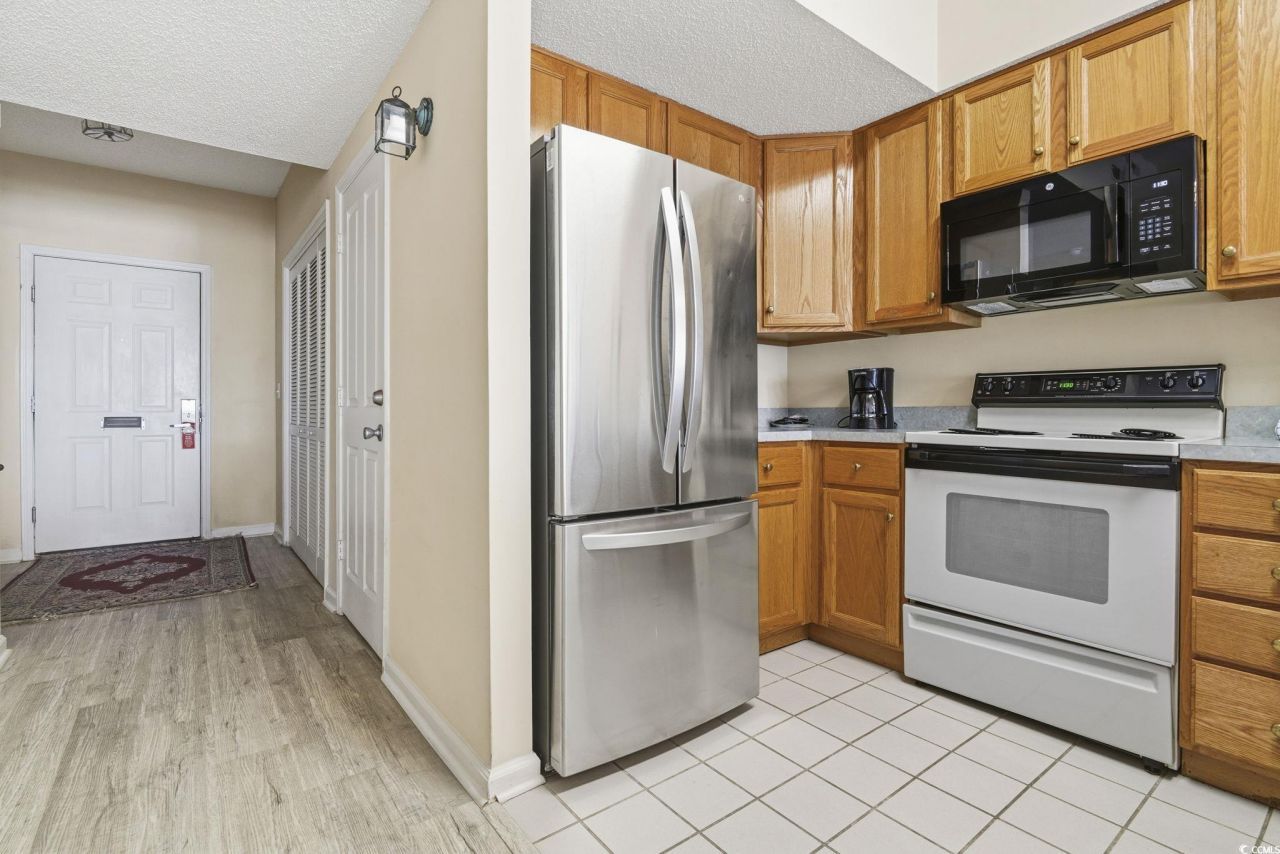 4590 Girvan Dr. Photo 10