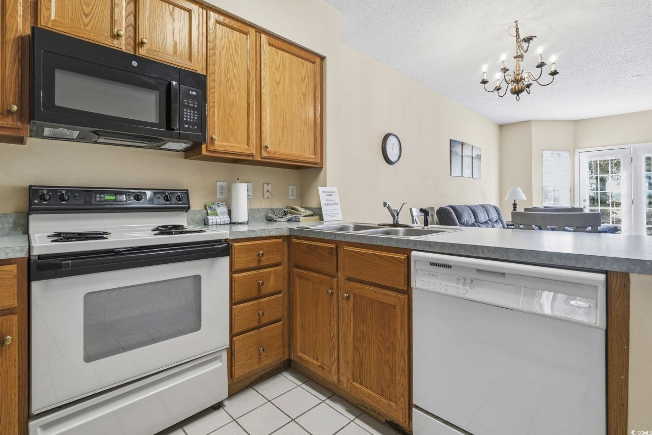 4590 Girvan Dr. Photo 11