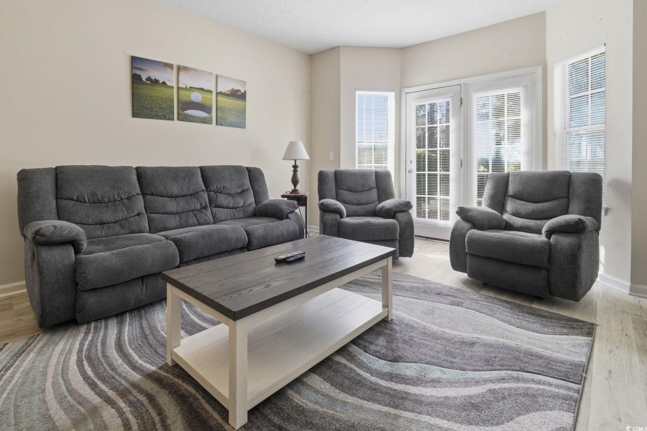 4590 Girvan Dr. Photo 12