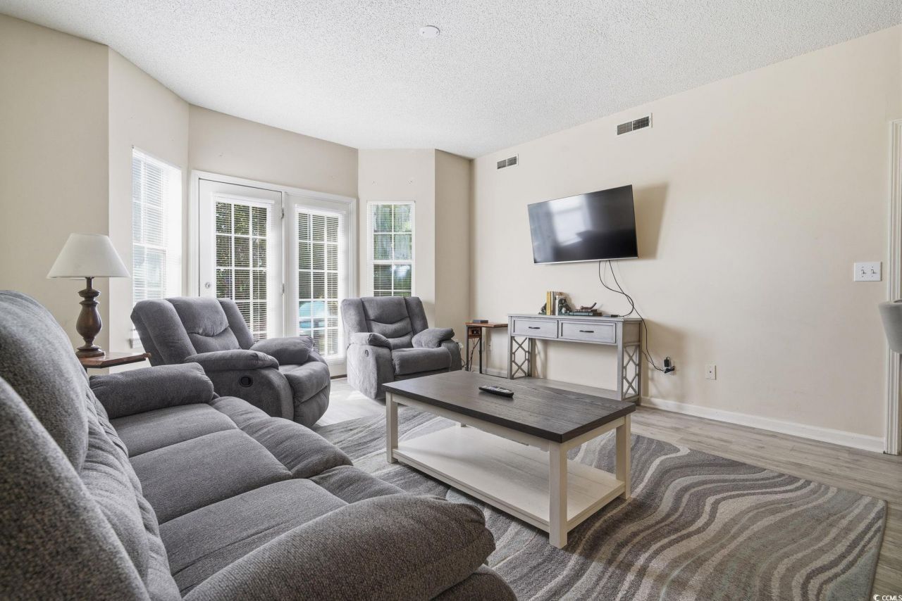 4590 Girvan Dr. Photo 13