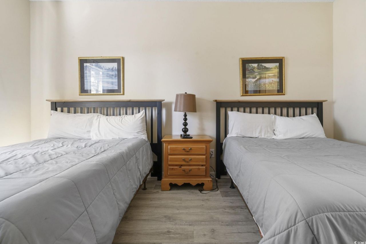 4590 Girvan Dr. Photo 17