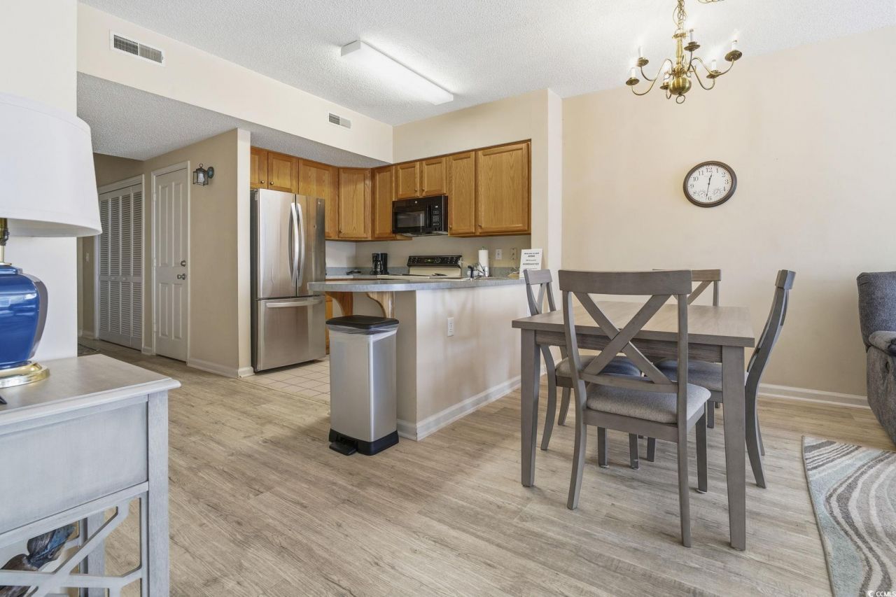 4590 Girvan Dr. Photo 7