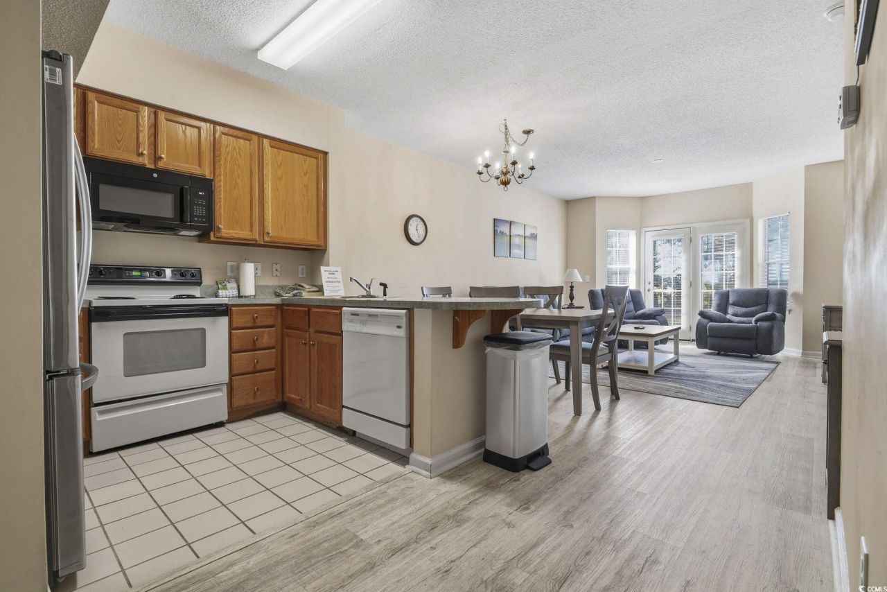 4590 Girvan Dr. Photo 8