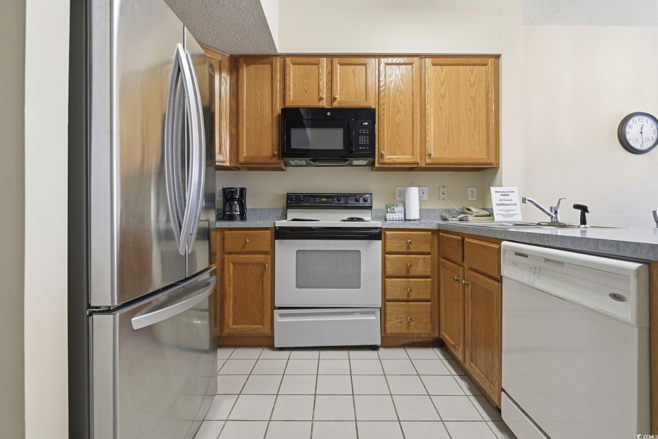 4590 Girvan Dr. Photo 9