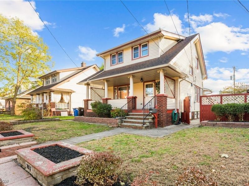 2027 Treadway Avenue, Cleveland, OH 44109 Photo 2