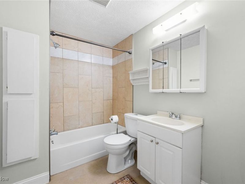 2027 Treadway Avenue, Cleveland, OH 44109 Photo 25