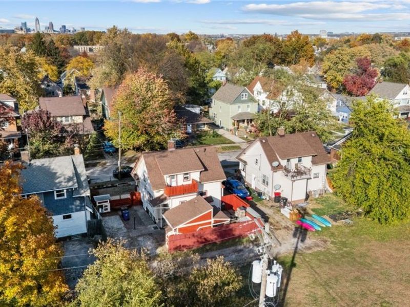 2027 Treadway Avenue, Cleveland, OH 44109 Photo 38