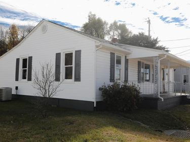 10 BRADLEY LN, WAYNESBORO, VA 22980