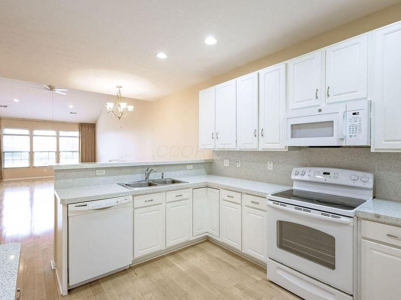 201 Willow Trail Drive, Johnstown, OH 43031 Photo 7