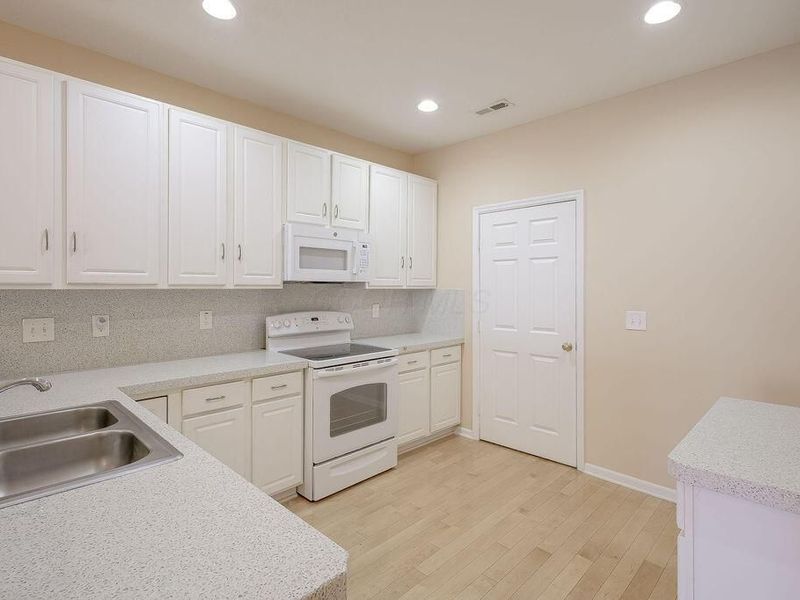 201 Willow Trail Drive, Johnstown, OH 43031 Photo 8