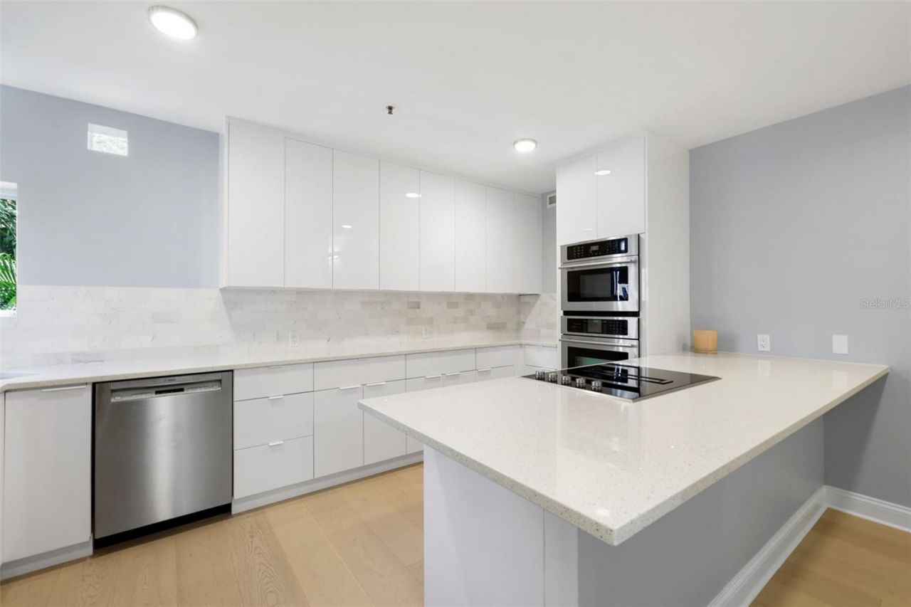 4950 Bayshore Boulevard, Unit 23, Tampa, FL 33611 Photo