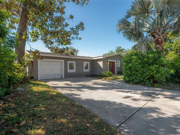 4606 W OAKELLAR AVENUE, TAMPA, FL 33611