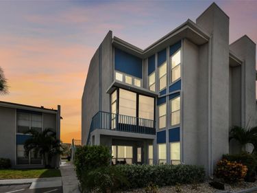 315 MEDALLION BOULEVARD, Unit E, MADEIRA BEACH, FL 33708