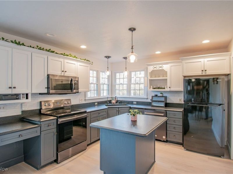 700 Stillwater Drive, Deerfield, OH 44411 Photo 9