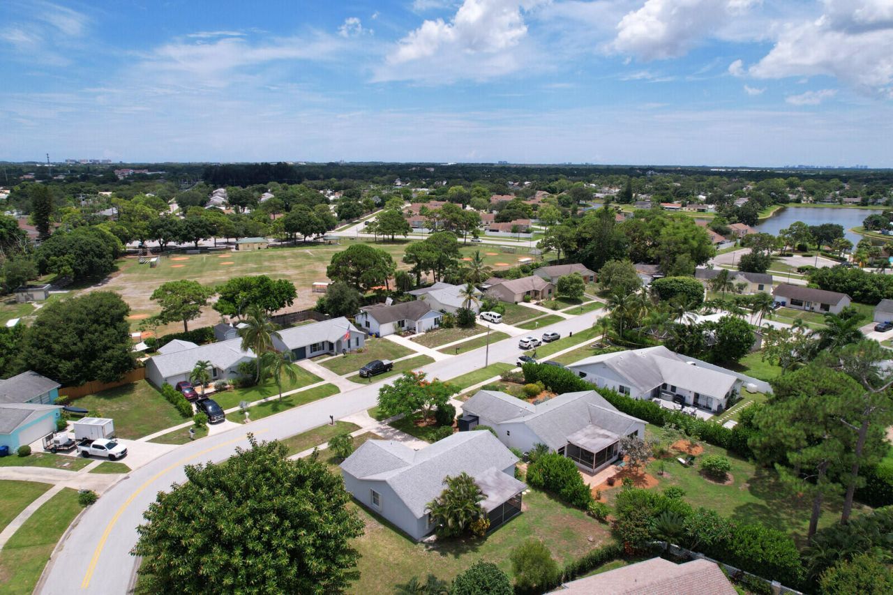 140 Village Circle, Jupiter, FL 33458 Photo